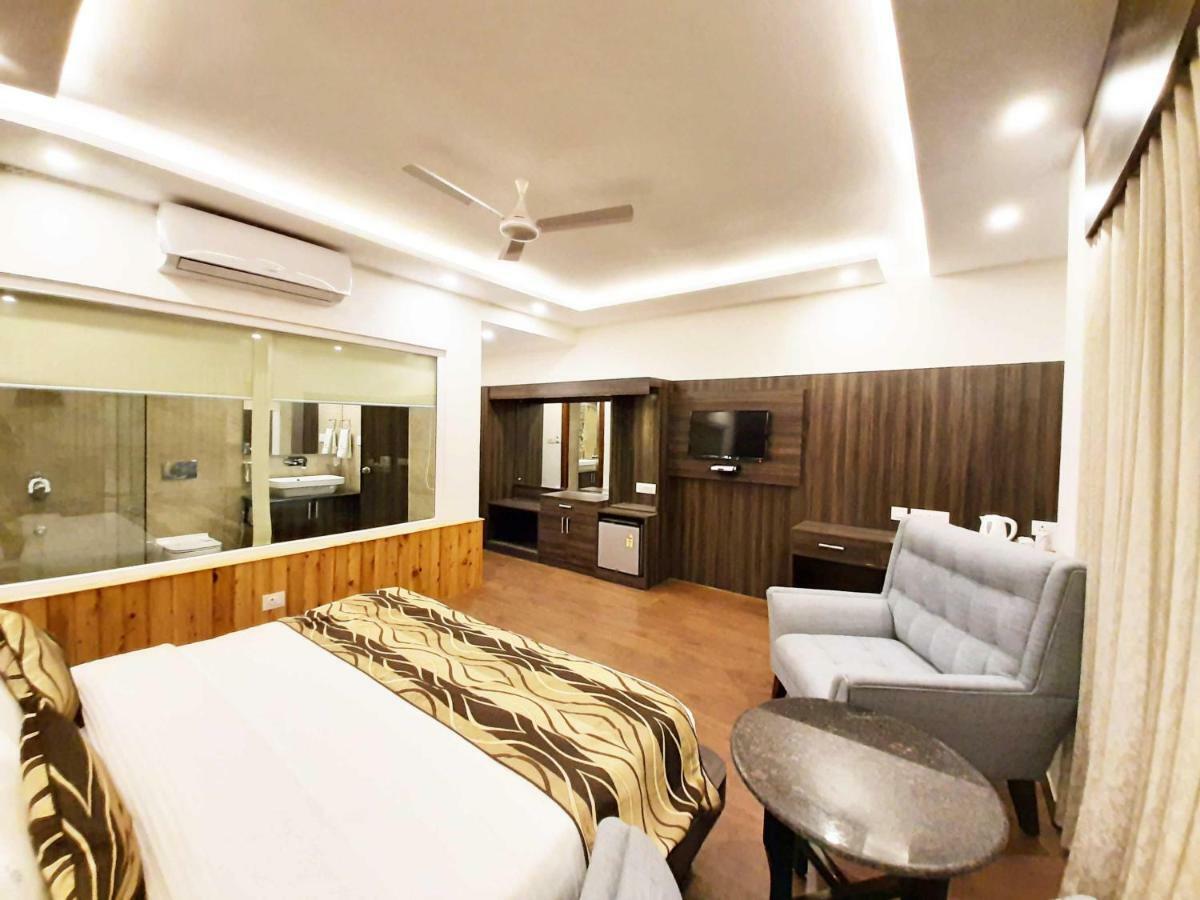 Hotel Trinity Heights Мак-Леод-Гейндж Экстерьер фото