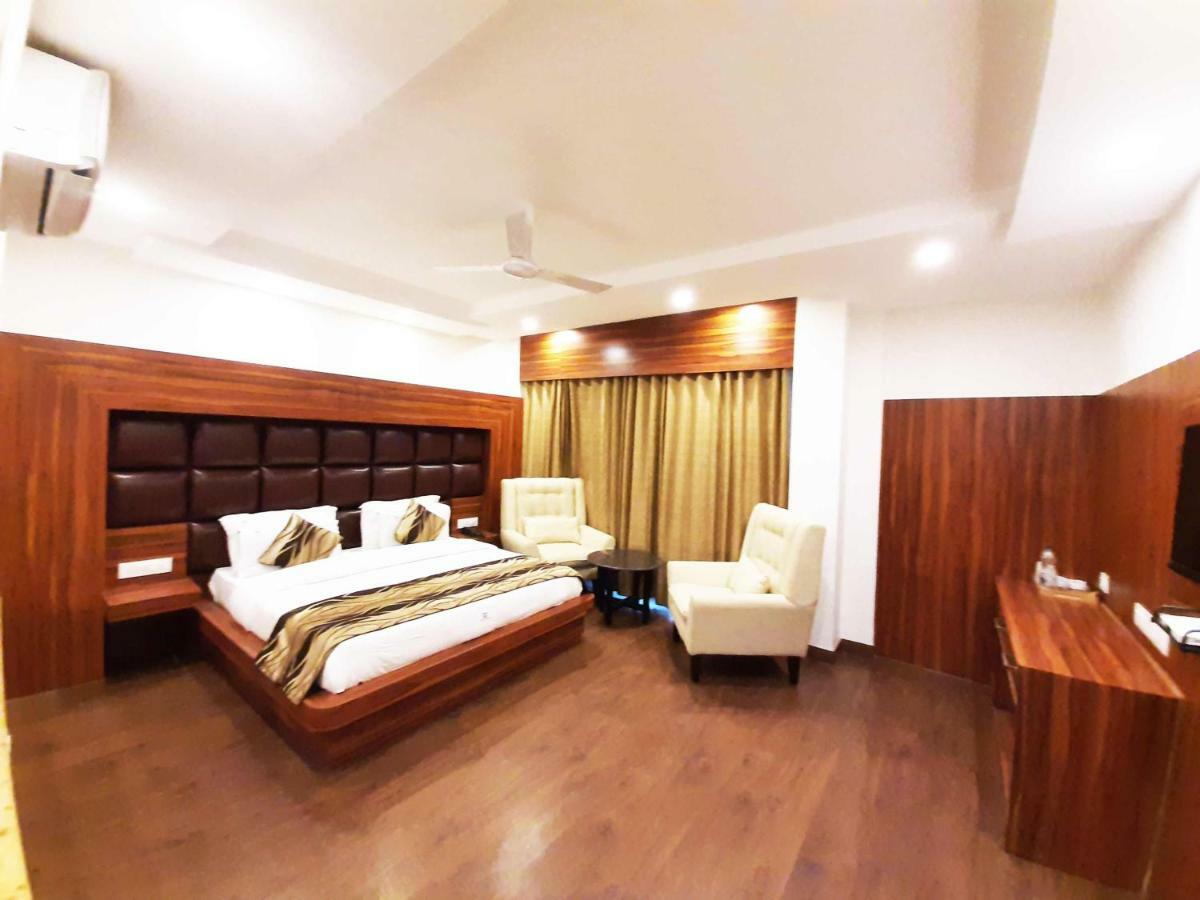 Hotel Trinity Heights Мак-Леод-Гейндж Экстерьер фото