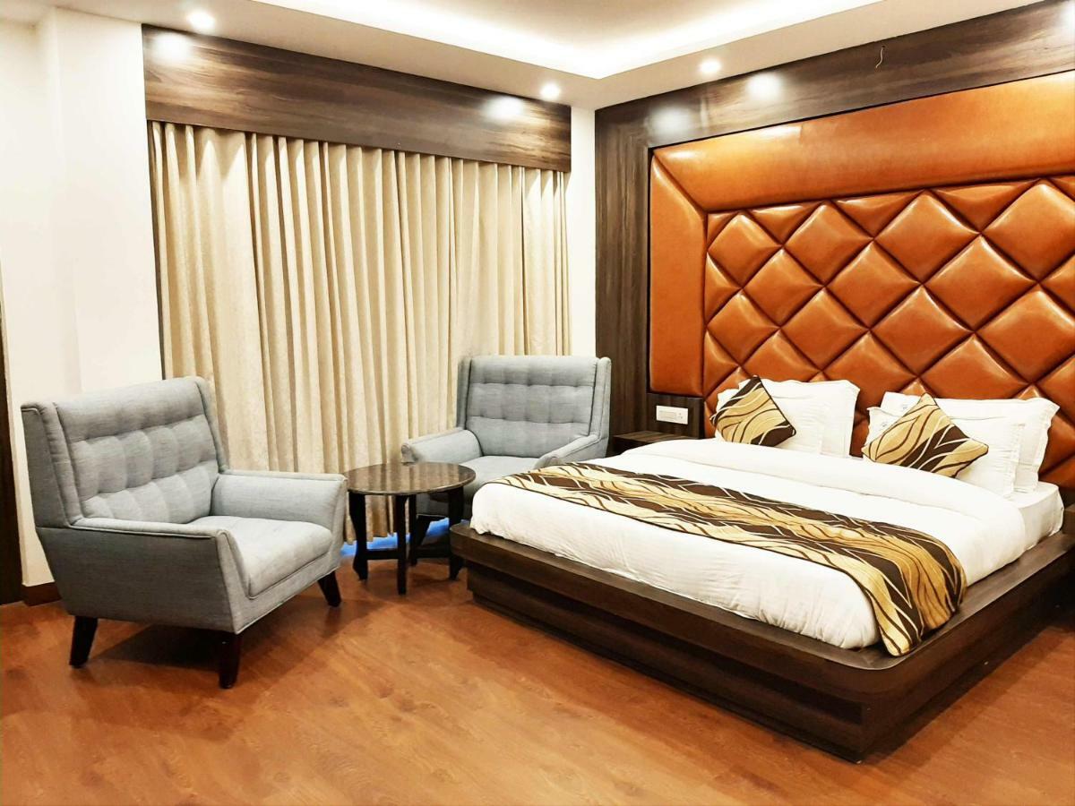 Hotel Trinity Heights Мак-Леод-Гейндж Экстерьер фото